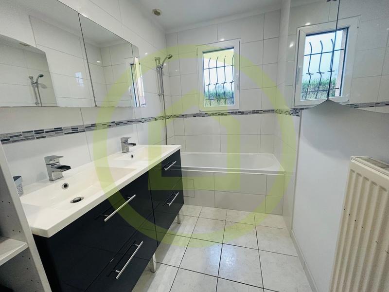 Maison - 250 m² - 10 pièces