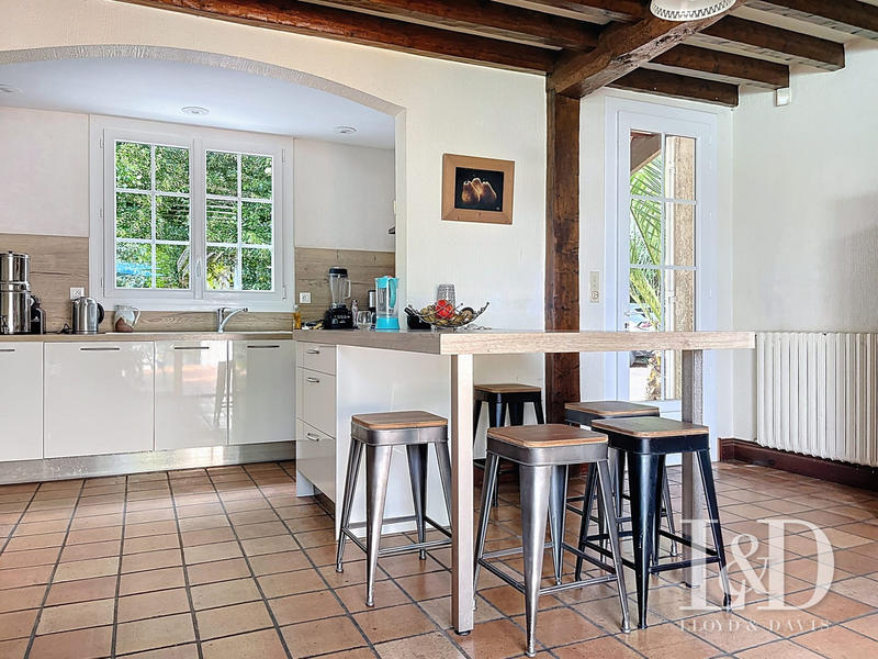 Maison - 278 m² - 9 pièces