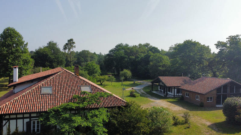 Maison - 587 m² - 16 pièces