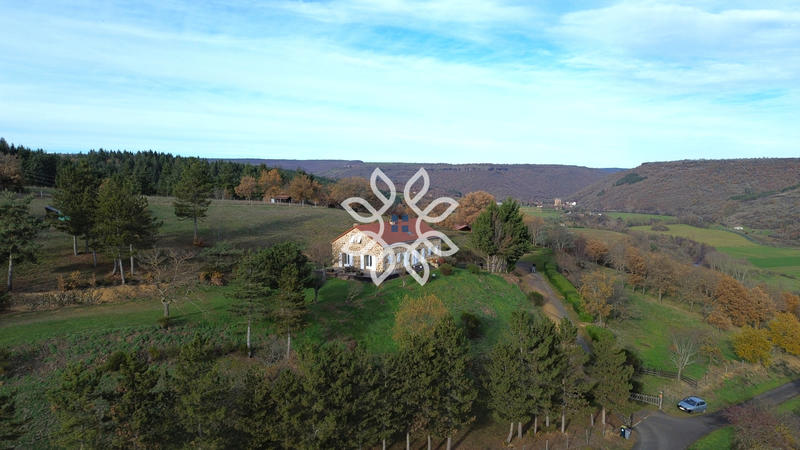 Propriété - 223 m² - 7 pièces