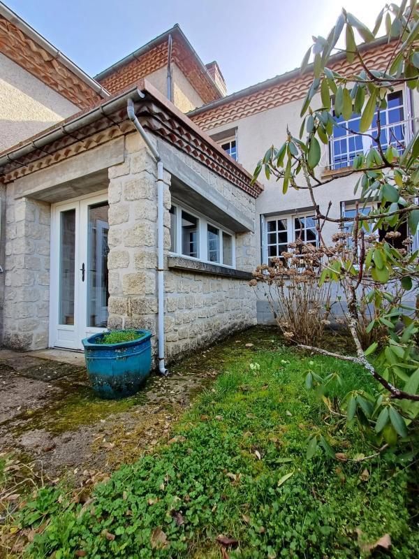 Maison - 211 m² - 8 pièces