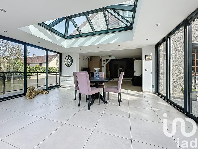 Maison - 250 m² - 8 pièces