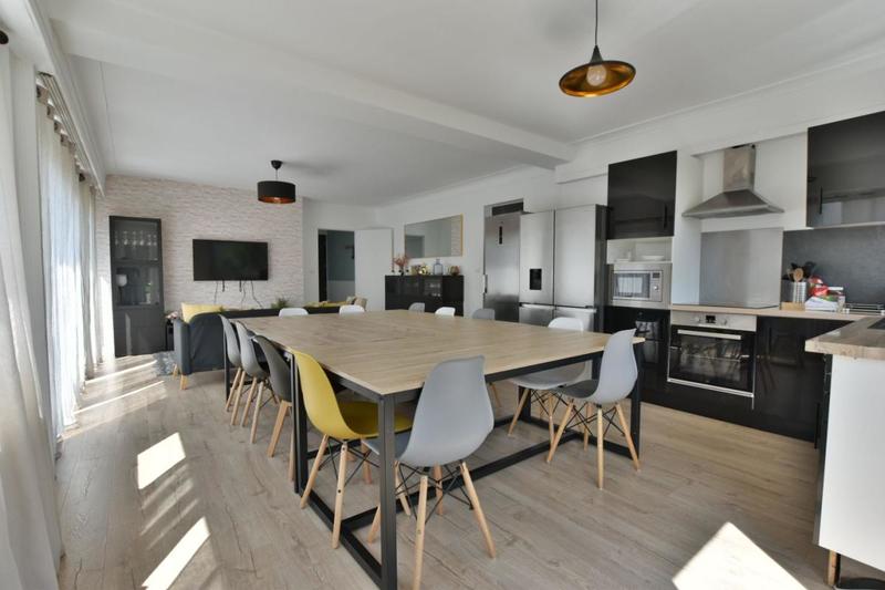 Maison - 182 m² - 10 pièces