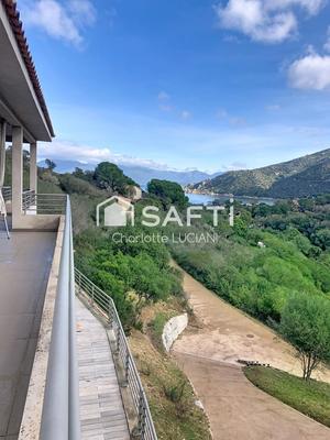 Maison - 170 m² - 5 pièces