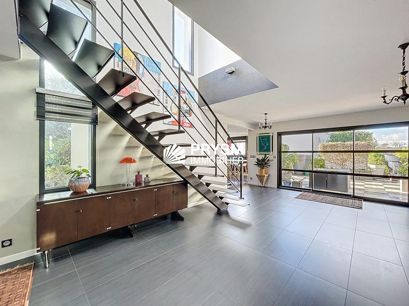 Maison contemporaine - 197 m² - 6 pièces