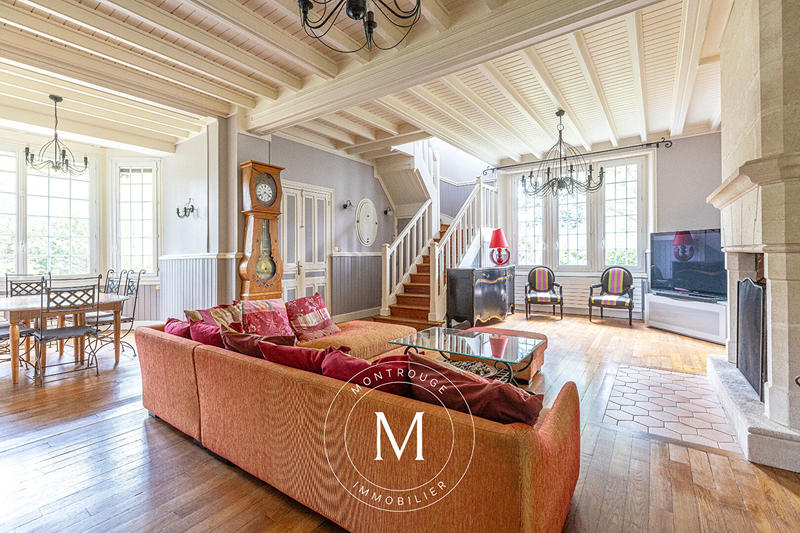 Maison - 269 m² - 10 pièces