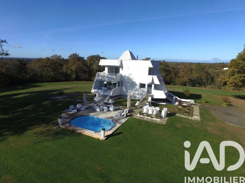 Maison - 208 m² - 5 pièces