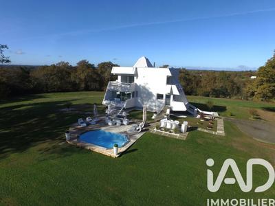 Maison - 208 m² - 5 pièces