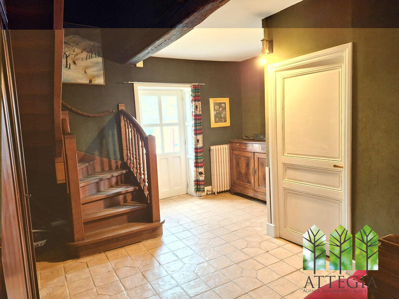 Maison - 220 m² - 7 pièces