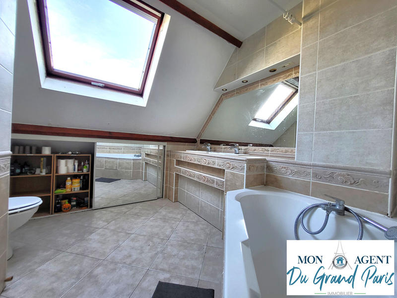 Maison - 163 m² - 8 pièces