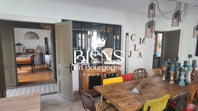 Maison - 259 m² - 8 pièces