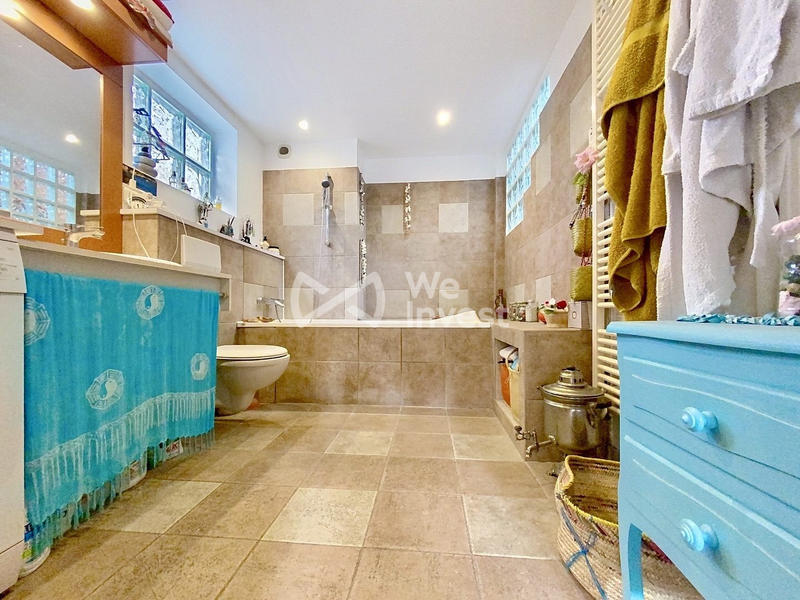 Maison - 247 m² - 11 pièces