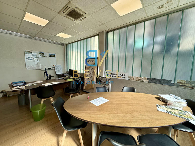 Local commercial - 111 m²