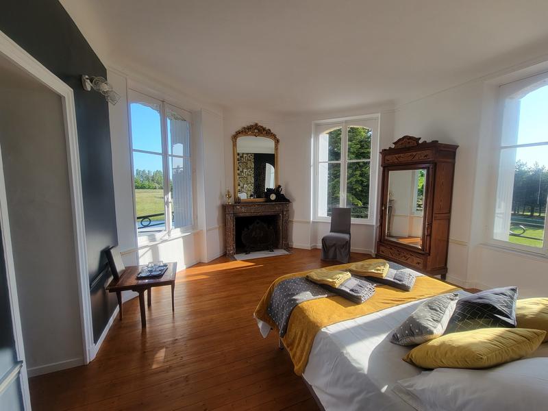 Maison - 1 700 m² - 75 pièces