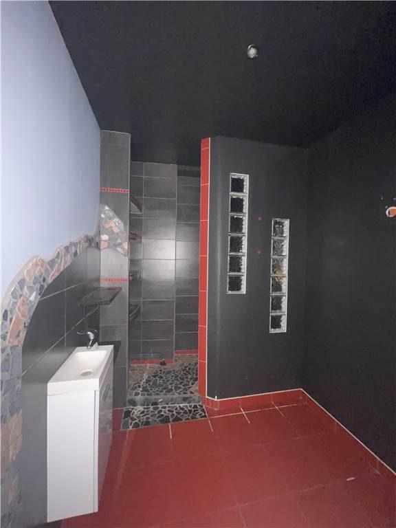 Local commercial - 111 m² - 4 pièces