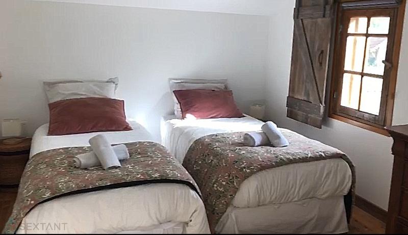 Maison - 275 m² - 10 pièces