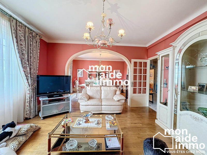 Maison - 300 m² - 15 pièces