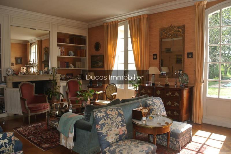 Maison - 221 m² - 8 pièces