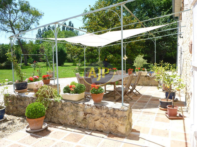 Maison - 540 m² - 15 pièces