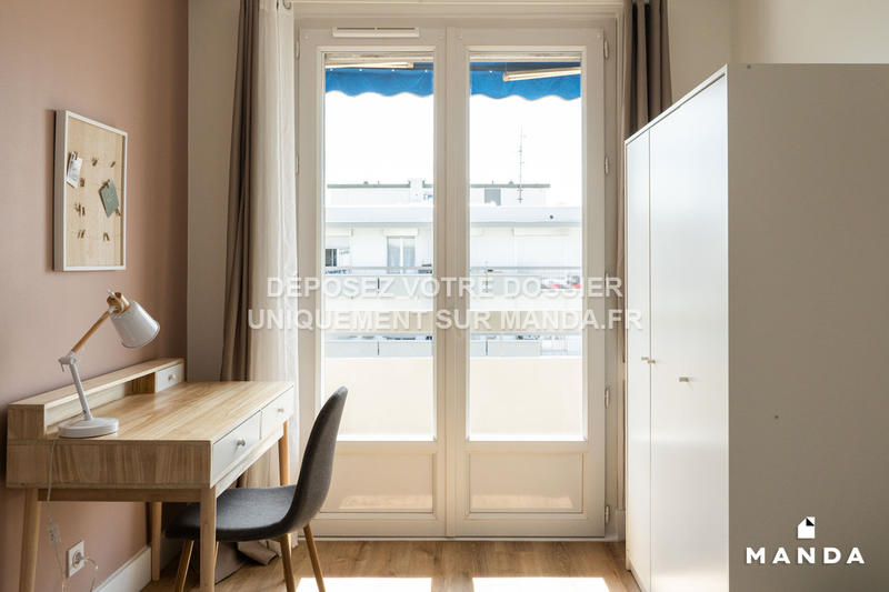 Chambre - 11 m² - 6 pièces