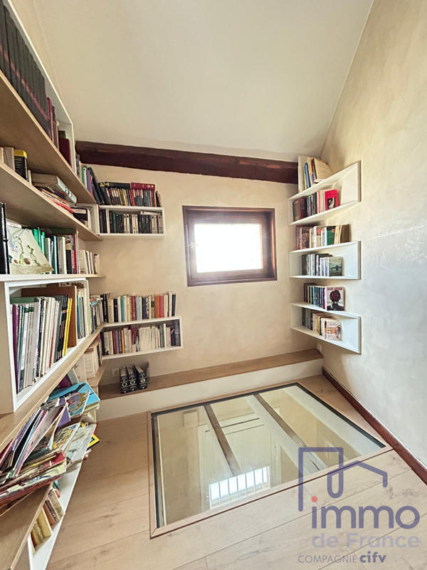 Villa - 300 m² - 9 pièces