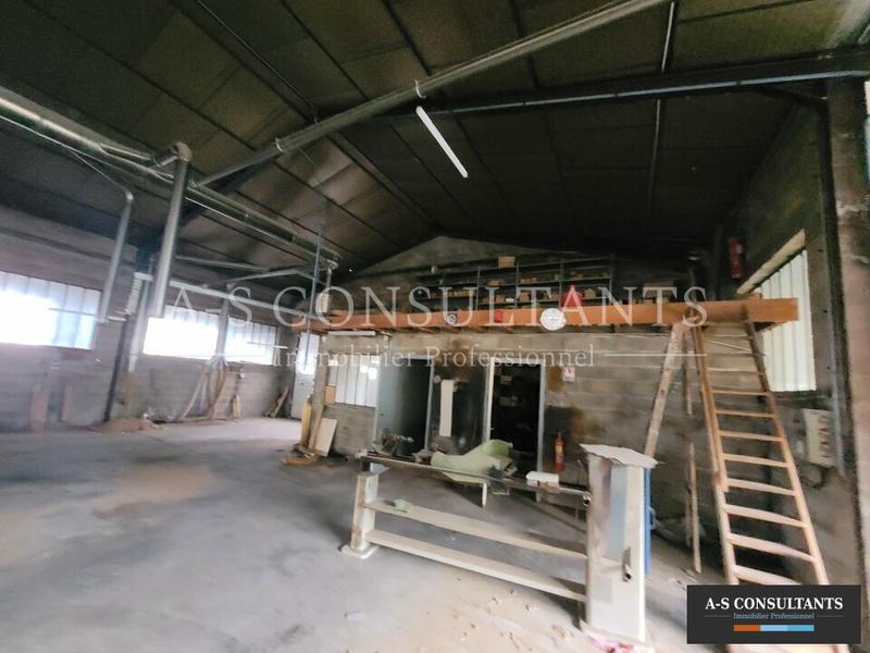 Local d'activité / Entrepôt - 690 m²