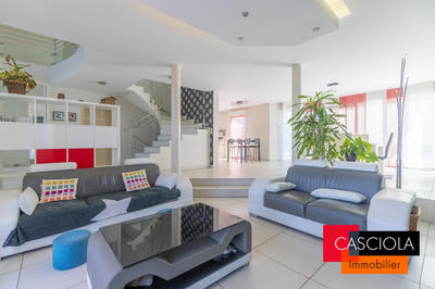 Maison - 191 m² - 6 pièces