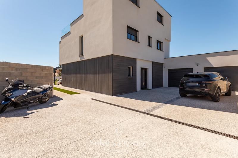 Maison - 180 m² - 4 pièces