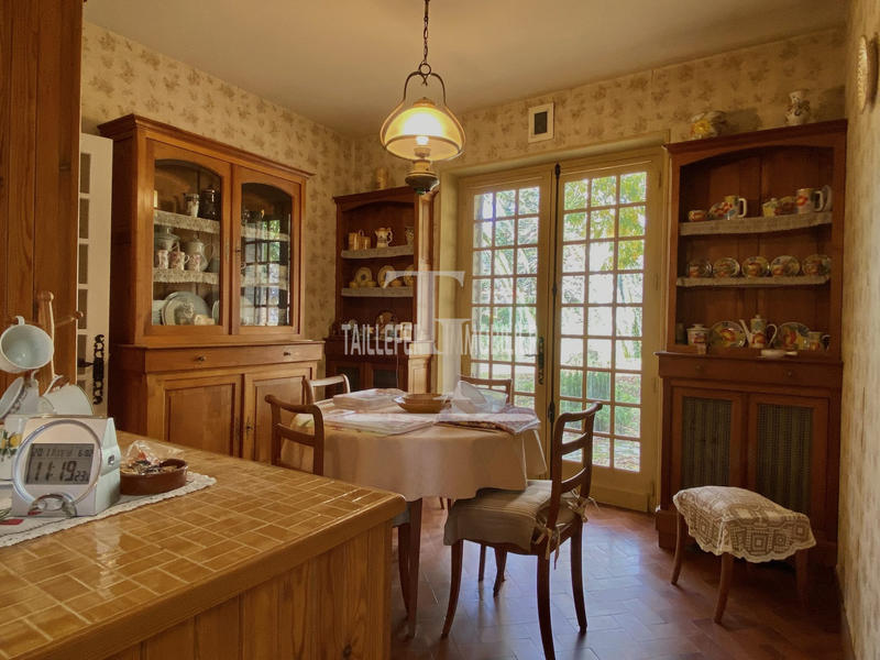 Maison traditionnelle - 300 m² - 9 pièces