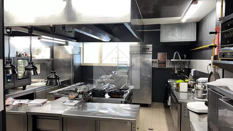 Local commercial - 72 m² - 4 pièces