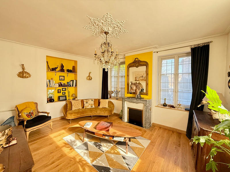 Maison - 250 m² - 8 pièces