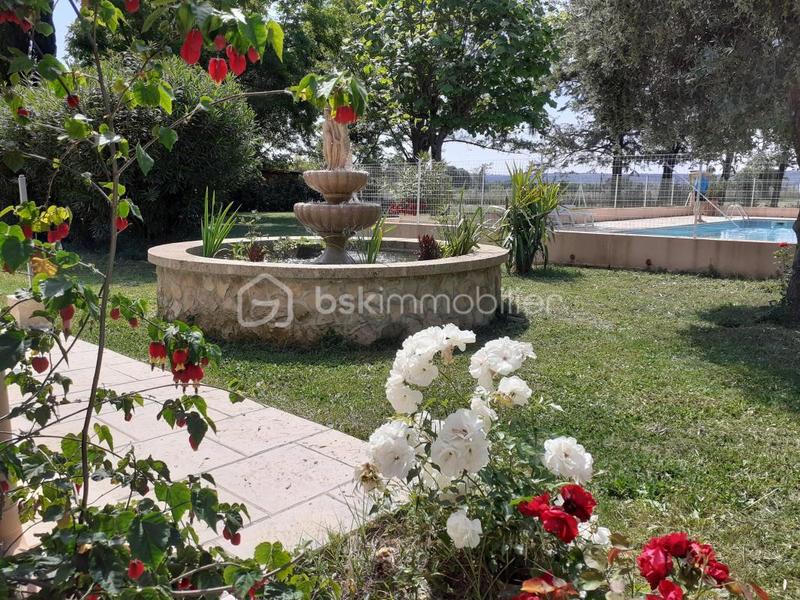 Villa - 239 m² - 8 pièces