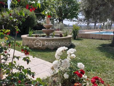 Villa - 239 m² - 8 pièces