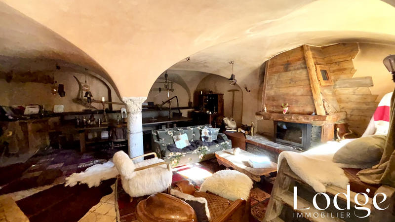 Maison - 440 m² - 12 pièces