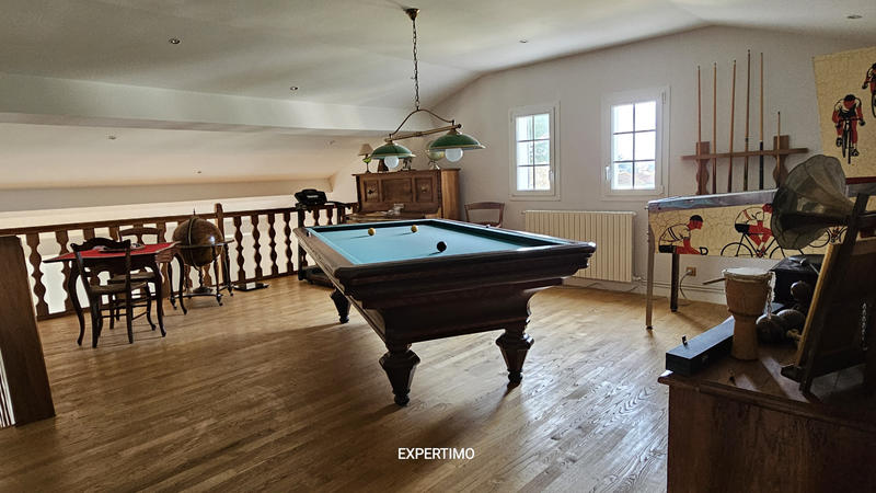 Maison - 220 m² - 9 pièces