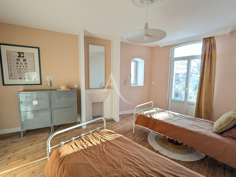 Maison - 210 m² - 7 pièces