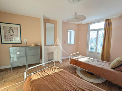 Maison - 210 m² - 7 pièces