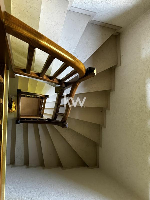 Maison - 365 m² - 17 pièces