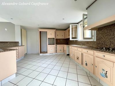 Maison - 206 m² - 9 pièces