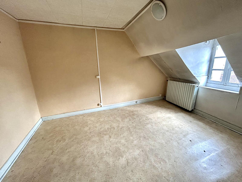 Immeuble - 102 m² - 8 pièces