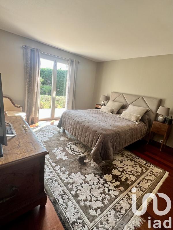 Maison - 270 m² - 8 pièces