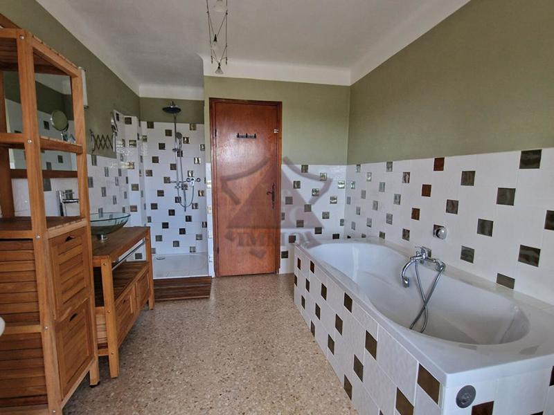 Maison - 166 m² - 10 pièces