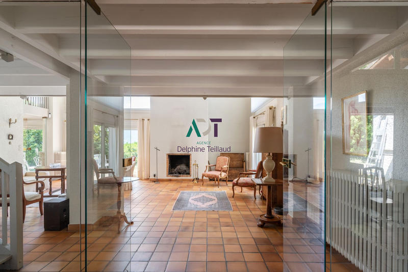 Maison - 286 m² - 9 pièces