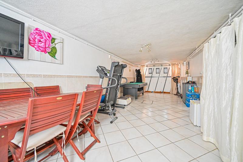 Maison contemporaine - 217 m² - 6 pièces