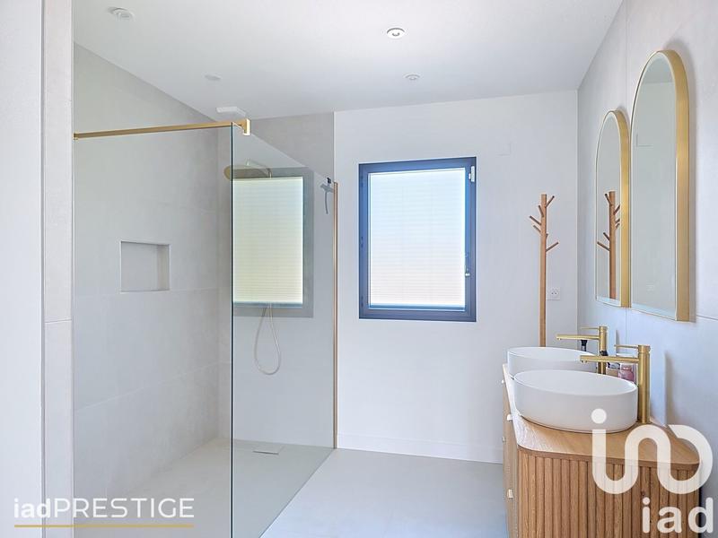 Maison - 240 m² - 7 pièces