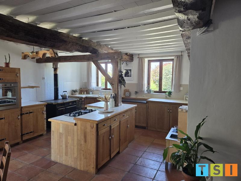 Maison - 230 m² - 7 pièces