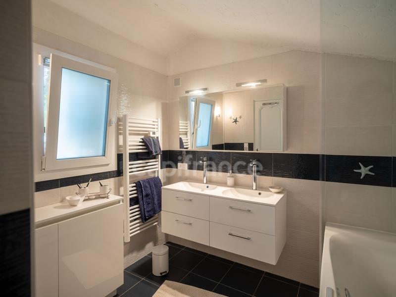 Maison - 157 m² - 7 pièces