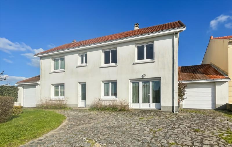 Maison - 175 m² - 10 pièces