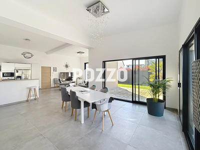 Maison - 137 m² - 5 pièces