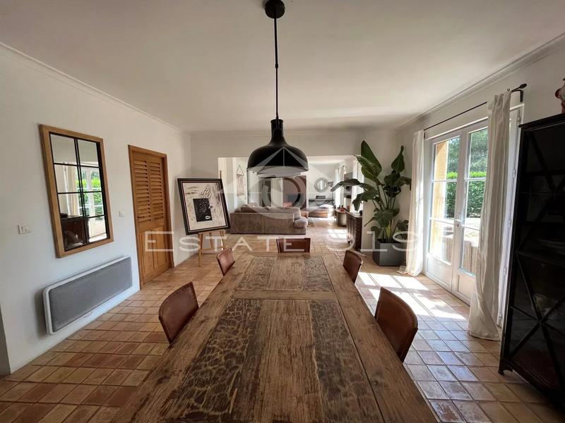 Villa - 210 m² - 7 pièces